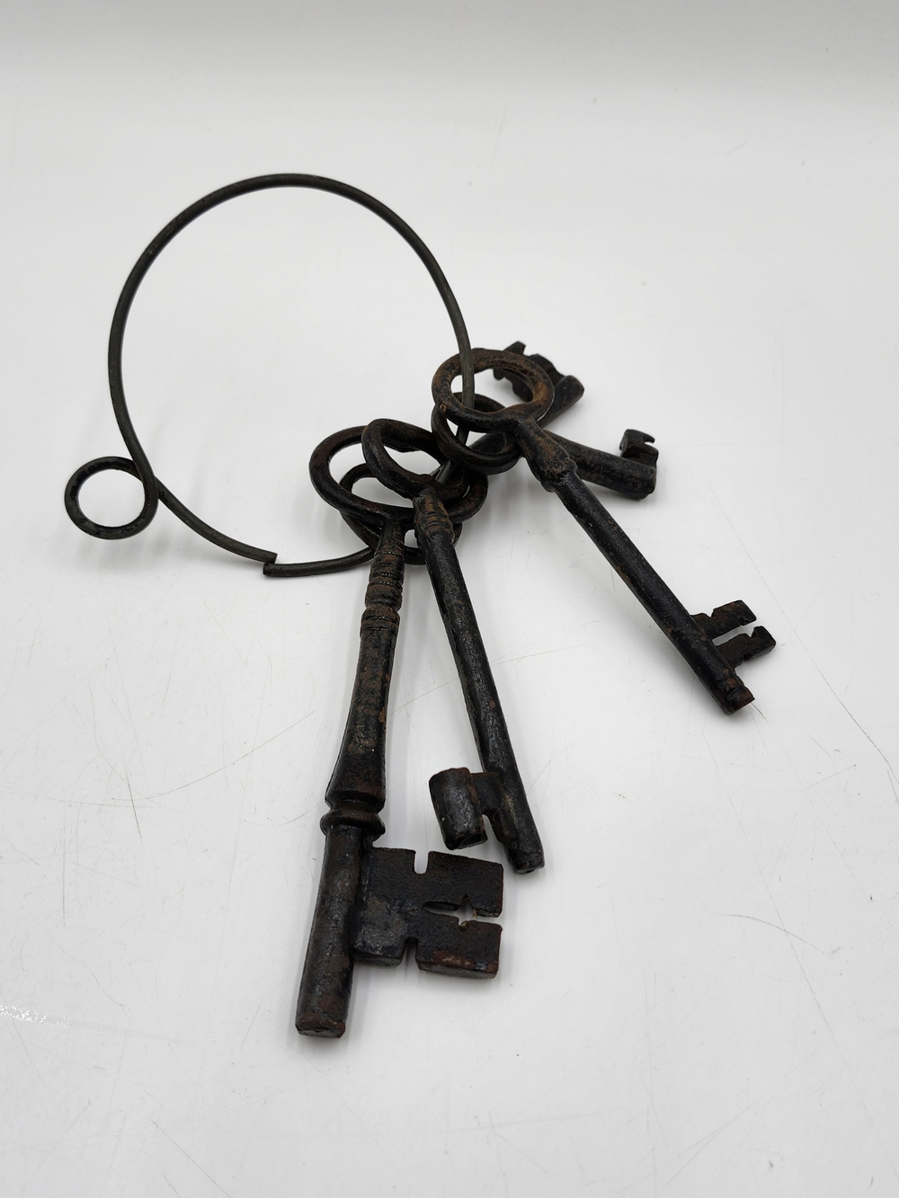 Large Vintage Cast Iron Skeleton Key Set on Ring Wall Decor 7.5"